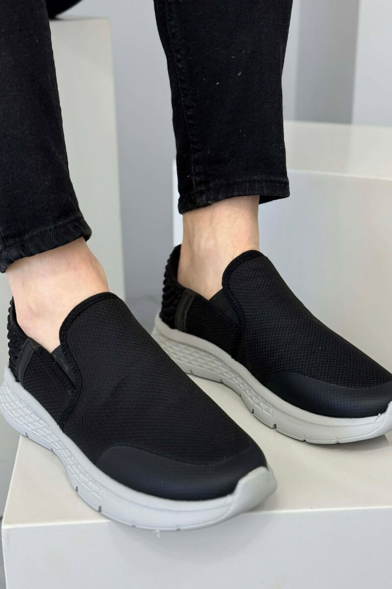 SLIP ON SIMPLE EVERYDAY MEN SNEAKERS BLACK/ E ZEZE - 1