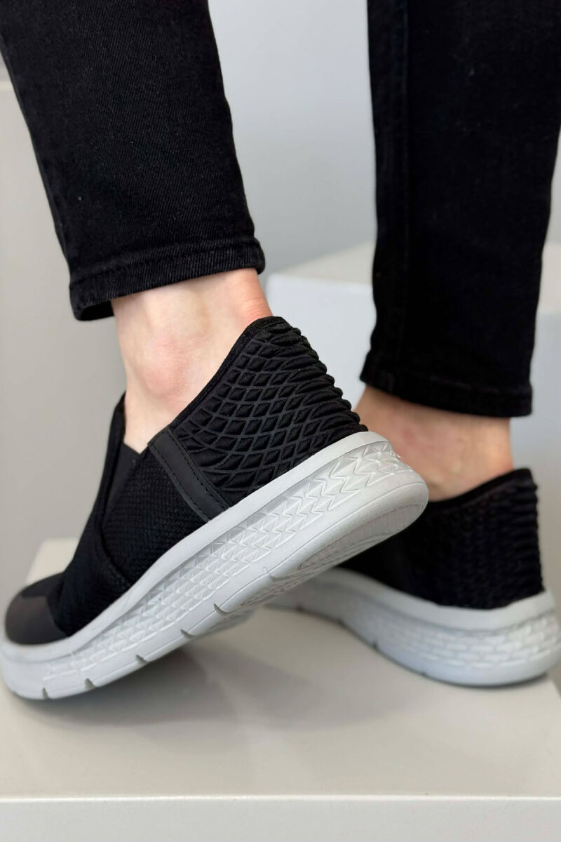 SLIP ON SIMPLE EVERYDAY MEN SNEAKERS BLACK/ E ZEZE - 4