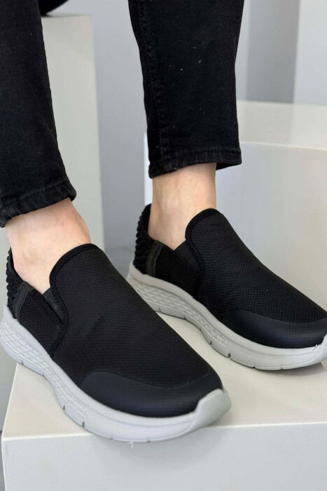 SLIP ON SIMPLE EVERYDAY MEN SNEAKERS BLACK/ E ZEZE 