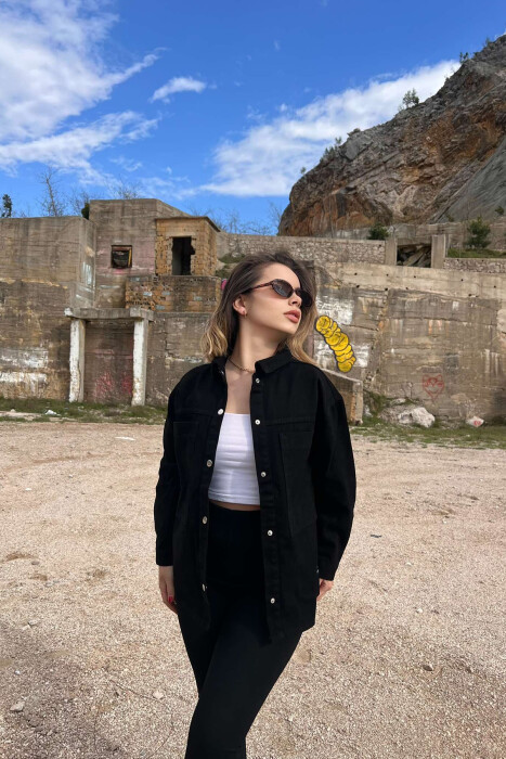 XHAKETË XHINS ME LOGO PËR FEMRA NË NGJYRËN E ZEZË 