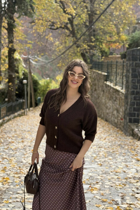 PULOVËR ME MËNGË TË SHKURTRA DHE KOPSA ME DETAJIN E YLLIT TË DETIT PËR FEMRA NË NGJYRË KAFE TË ERRËT 