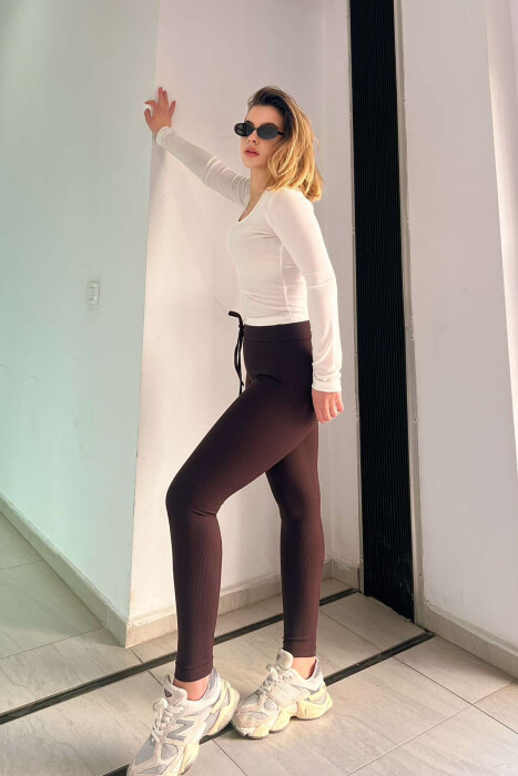 STRECE ME LIDHËSE PËR FEMRA NË NGJYRËN KAFE - 3