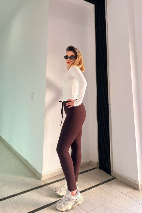 STRECE ME LIDHËSE PËR FEMRA NË NGJYRËN KAFE - 5