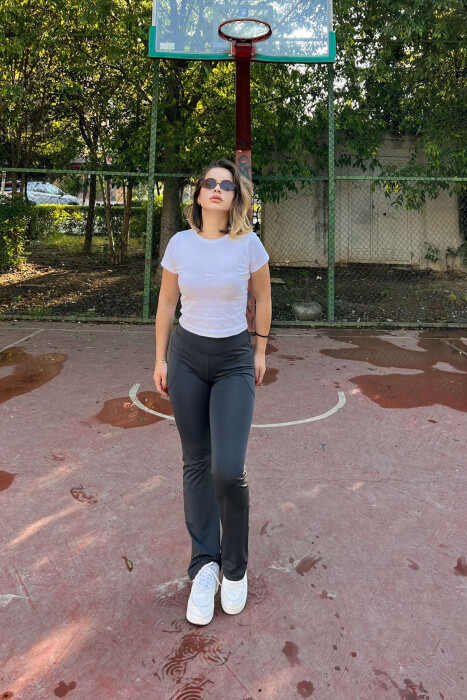 STREÇE TË GJËRA ME DETAJIN E XHEPAVE PËR FEMRA NË NGJYRËN GRI E ERRËT - KLAUDIO FASHION