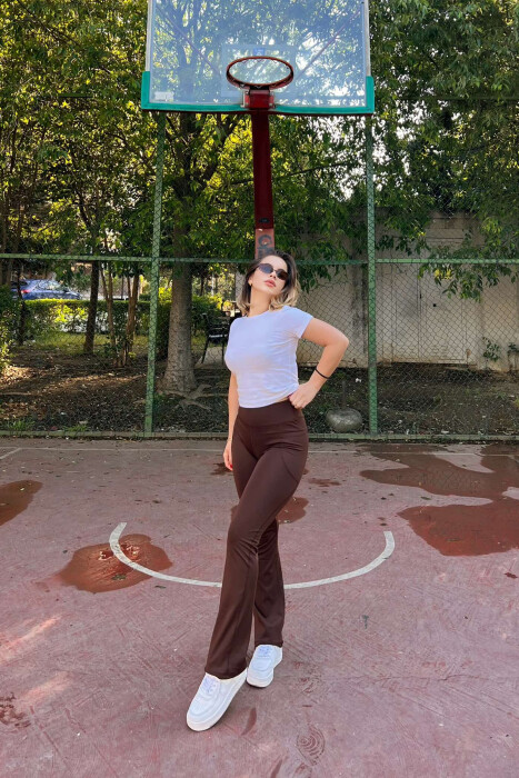 STREÇE TË GJËRA ME DETAJIN E XHEPAVE PËR FEMRA NË NGJYRËN KAFE - KLAUDIO FASHION