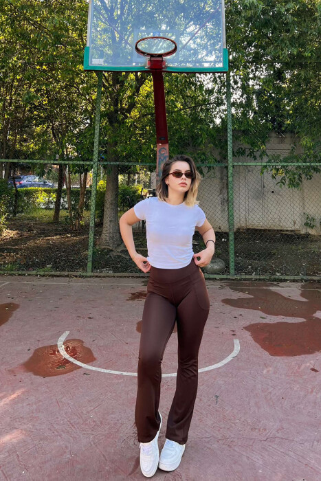 STREÇE TË GJËRA ME DETAJIN E XHEPAVE PËR FEMRA NË NGJYRËN KAFE - 4