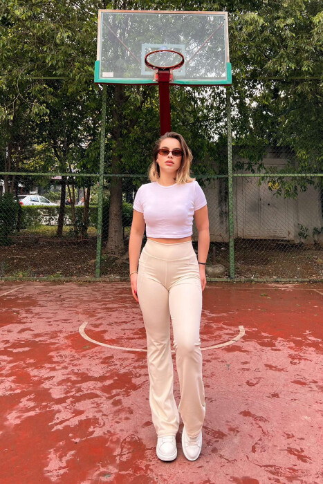 STREÇE TË GJËRA ME DETAJIN E XHEPAVE PËR FEMRA NË NGJYRËN KREM - KLAUDIO FASHION