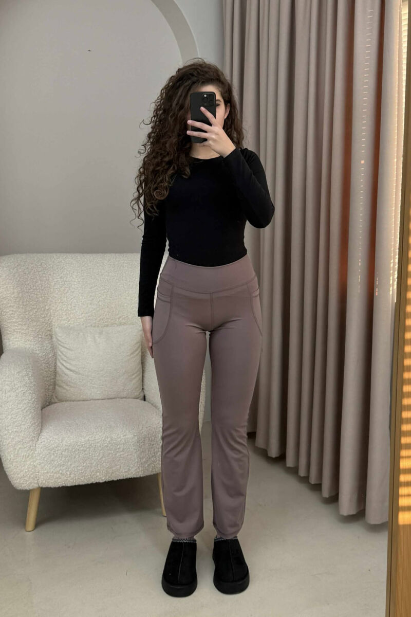 STREÇE TË GJËRA ME DETAJIN E XHEPAVE PËR FEMRA NË NGJYRËN UTHULL - 2