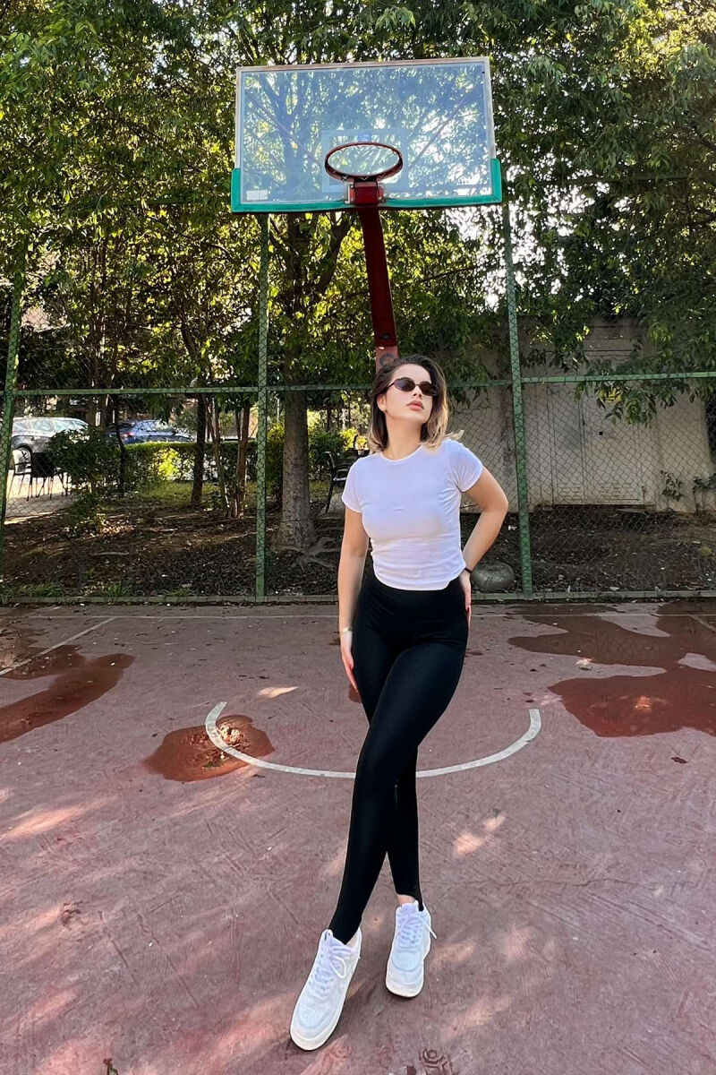 STRECE NJË NGJYRËSHE TË THJESHTA PËR FEMRA NË NGJYRËN E ZEZË - 2