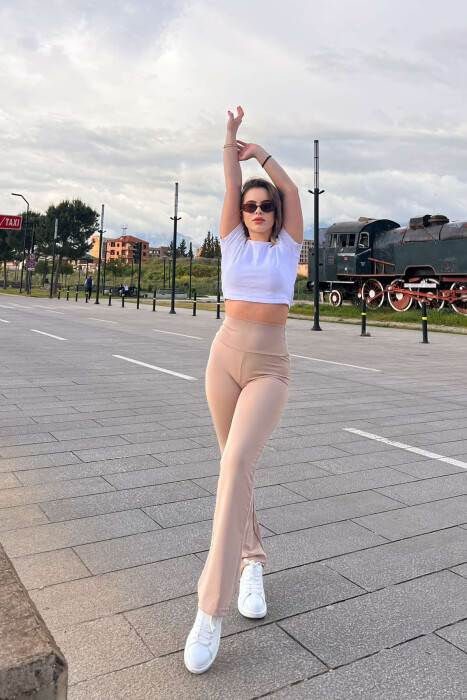 STREÇE TË THJESHTA PËR FEMRA NË NGJYRËN BEZHË - KLAUDIO FASHION