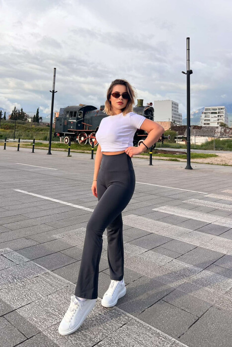 STREÇE TË THJESHTA PËR FEMRA NË NGJYRËN GRI E ERRËT - KLAUDIO FASHION