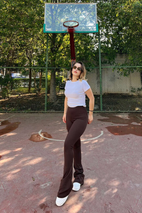 STREÇE TË THJESHTA PËR FEMRA NË NGJYRËN KAFE 