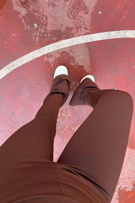 STREÇE TË THJESHTA PËR FEMRA NË NGJYRËN KAFE - 5