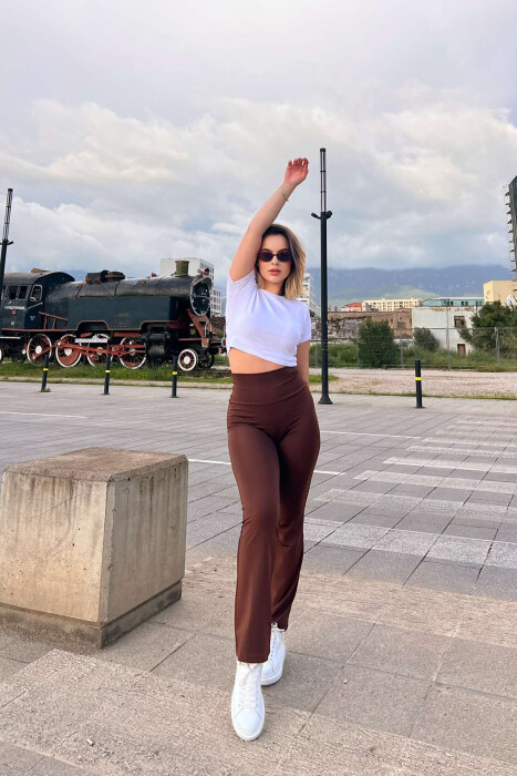 STREÇE TË THJESHTA PËR FEMRA NË NGJYRËN KAFE - 3