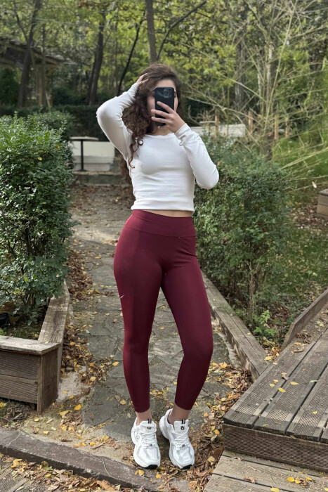 STREÇE TË THJESHTA PËR FEMRA NË NGJYRË VISHNJË - 2