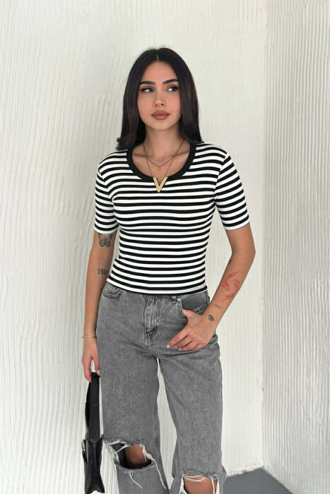 STRIPE DESIGN V GOLD DETAIL WOMEN T-SHIRT WHITE-BLACK/BAZE - 2