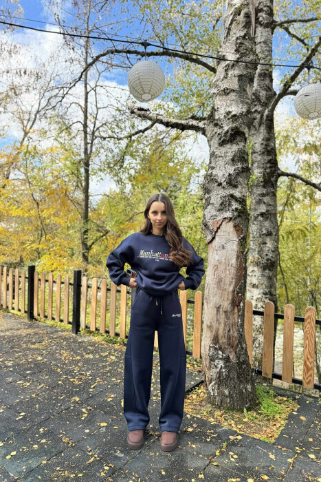SWEATSHIRT+SWEATPANTS WRITTINGS FLUFFY WOMEN SET DARK BLUE/BEE 