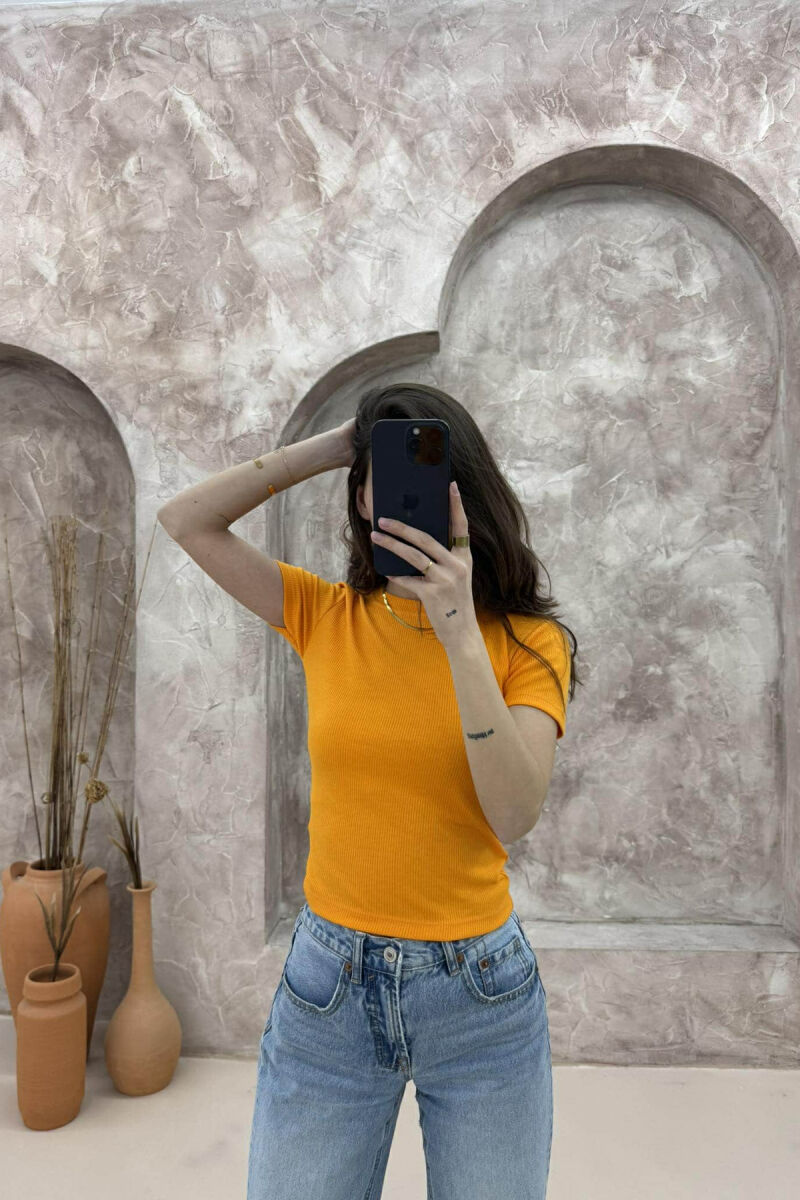 T-SHIRT E THJESHTË PËR FEMRA NË NGJYRËN PORTOKALLI - 4
