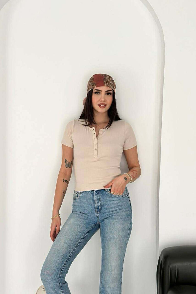 T-SHIRT I THJESHTE ME BUTONA PER FEMRA NE NGJYRE BEZHE - 3