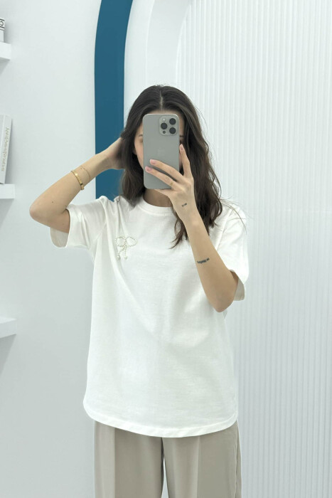 T-SHIRT I THJESHTË ME DETAJIN E FJONGOS ME PERLA PËR FEMRA NË NGJYRËN E BARDHË - 3