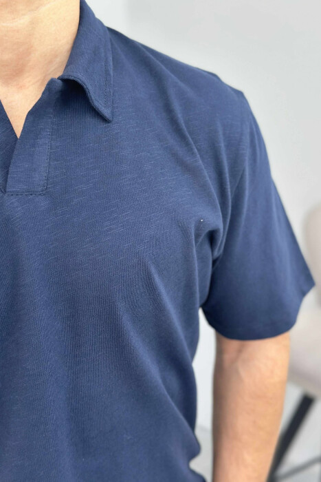 T-SHIRT I THJESHTË ME JAKË POLO PËR MESHKUJ NË NGJYRËN BLU E ERRËT - 3