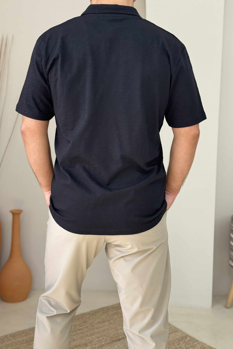 T-SHIRT I THJESHTË ME JAKË POLO PËR MESHKUJ NË NGJYRËN E ZEZË - 4