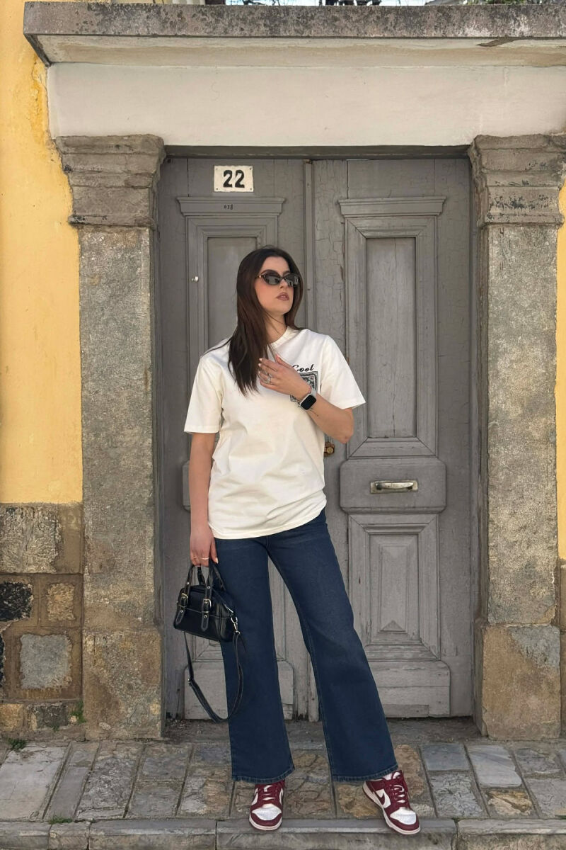 T-SHIRT I THJESHTE ME SHKRIME PER FEMRA NE NGJYREN E BARDHE - 2