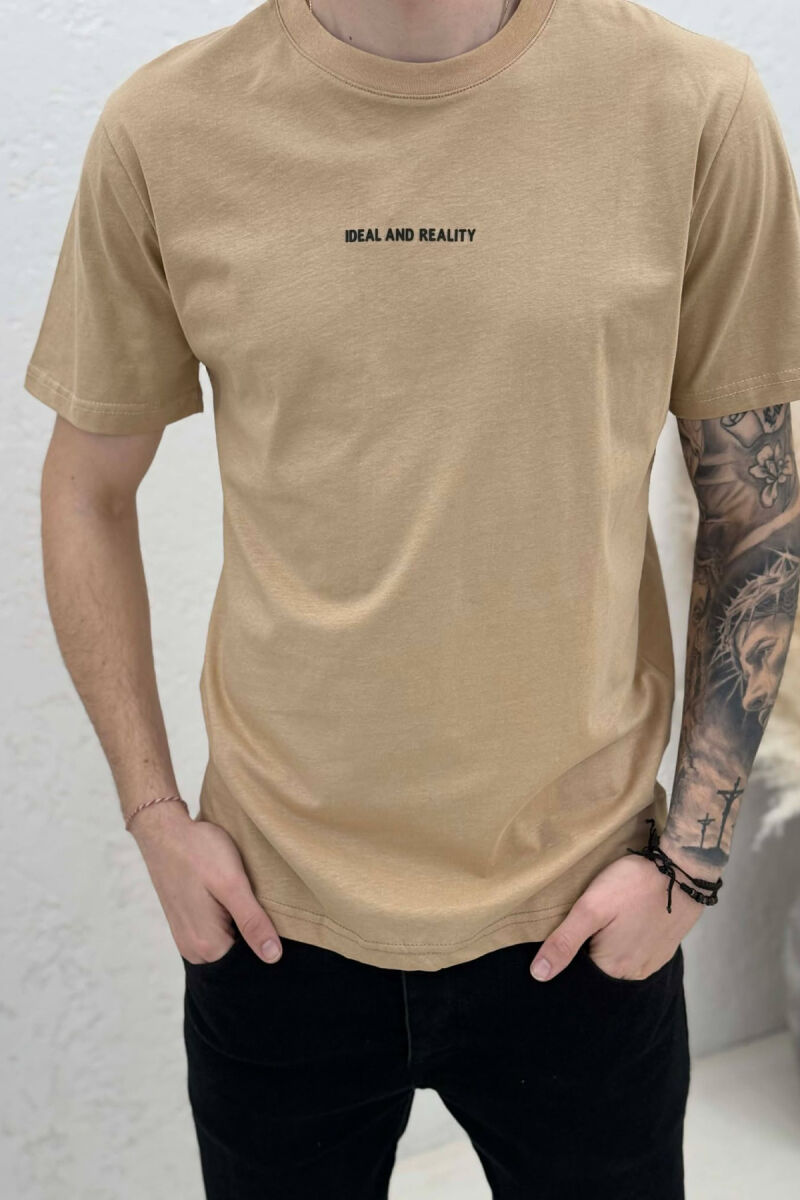 T-SHIRT I THJESHTË ME SHKRIME PËR MESHKUJ NË NGJYRËN BEZHE - 3