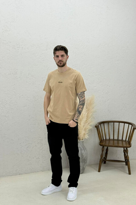 T-SHIRT I THJESHTË ME SHKRIME PËR MESHKUJ NË NGJYRËN BEZHE - 2