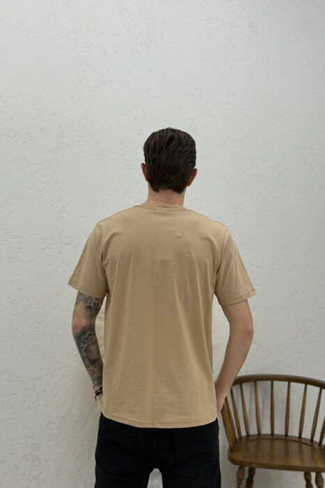 T-SHIRT I THJESHTË ME SHKRIME PËR MESHKUJ NË NGJYRËN BEZHE - 4