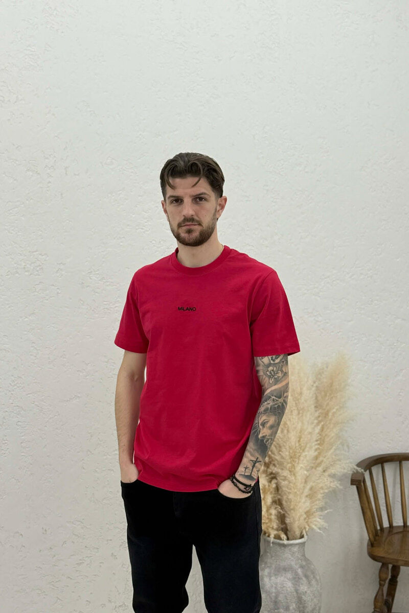 T-SHIRT I THJESHTË ME SHKRIME PËR MESHKUJ NË NGJYRËN E KUQE - 1