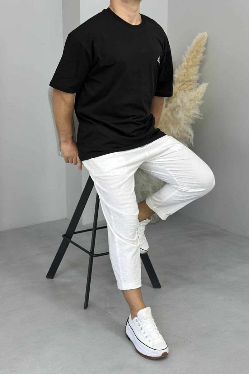 T-SHIRT I THJESHTË ME SHKRIME PËR MESHKUJ NË NGJYRËN E ZEZË - 1