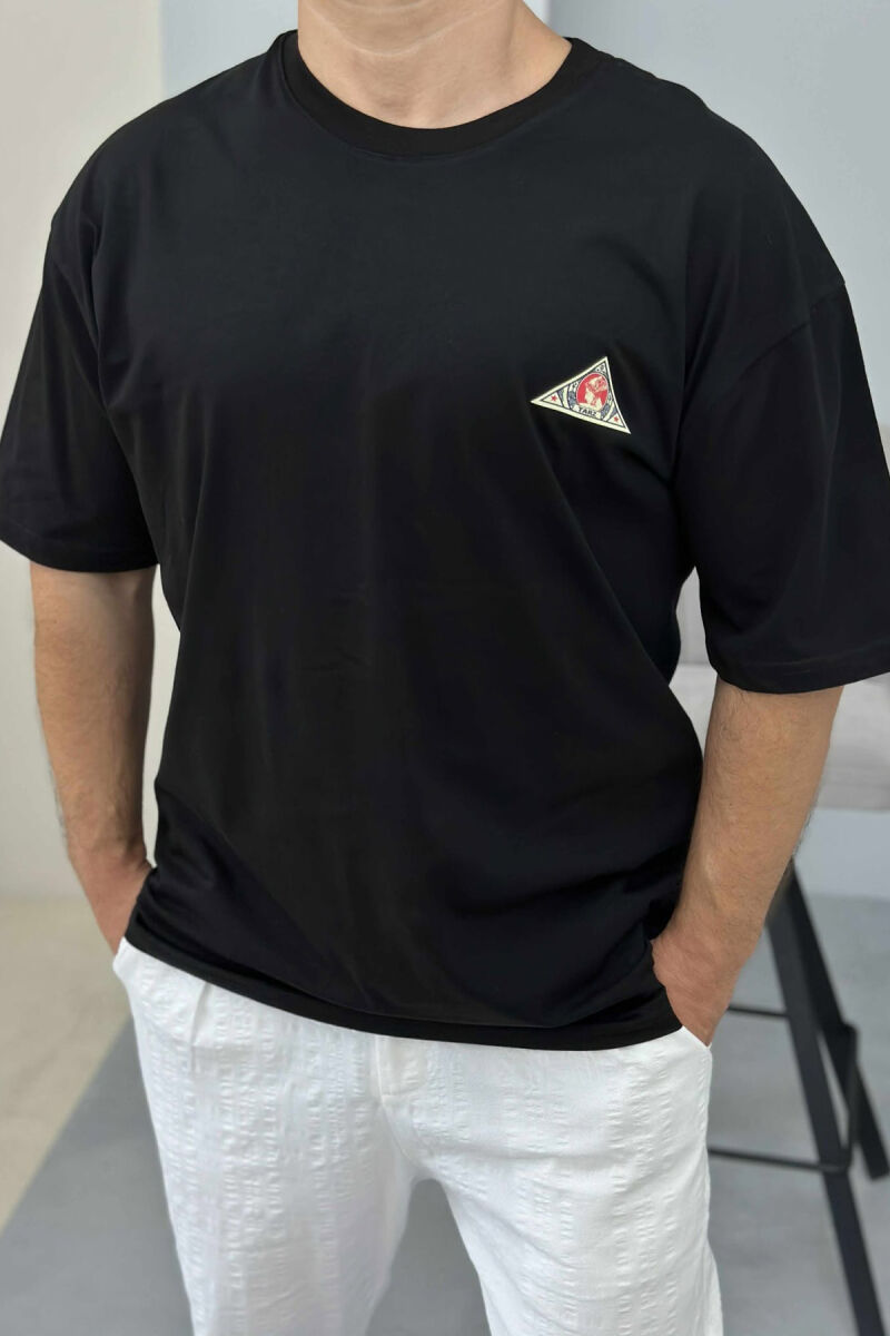 T-SHIRT I THJESHTË ME SHKRIME PËR MESHKUJ NË NGJYRËN E ZEZË - 2