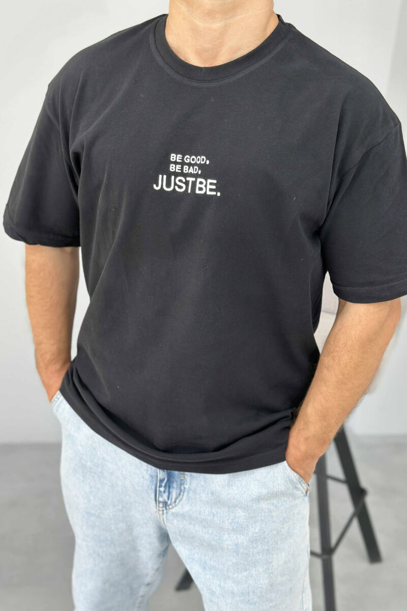 T-SHIRT I THJESHTË ME SHKRIME PËR MESHKUJ NË NGJYRËN E ZEZË - 2