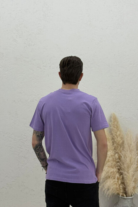 T-SHIRT I THJESHTË ME SHKRIME PËR MESHKUJ NË NGJYRËN LEJLA - 4