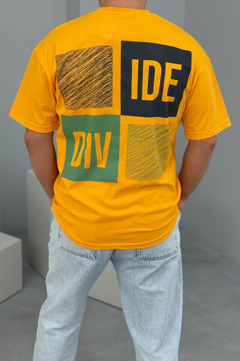 T-SHIRT I THJESHTË ME SHKRIME PËR MESHKUJ NË NGJYRËN MUSTARDË - 3