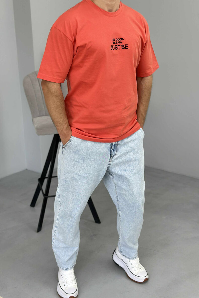 T-SHIRT I THJESHTË ME SHKRIME PËR MESHKUJ NË NGJYRËN PORTOKALLI - 2