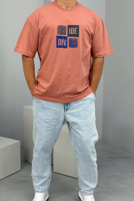 T-SHIRT I THJESHTË ME SHKRIME PËR MESHKUJ NË NGJYRËN PUDËR - 1