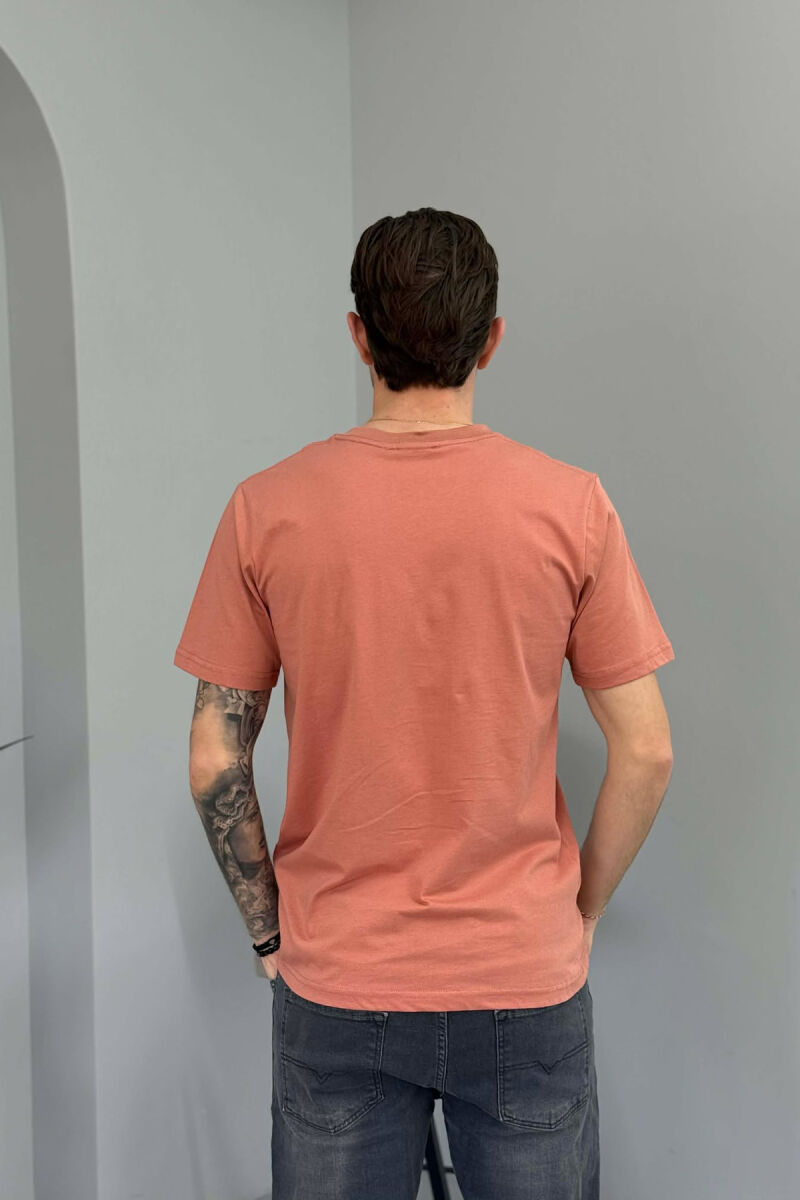 T-SHIRT I THJESHTË ME SHKRIME PËR MESHKUJ NË NGJYRËN PUDER - 4