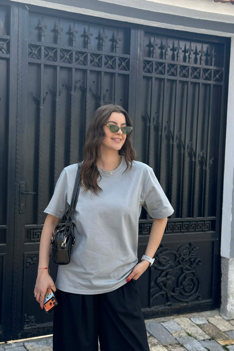 T-SHIRT I THJESHTE PER FEMRA NE NGJYRE GRI + 6 PALE ÇORAPE DHURATE - 3