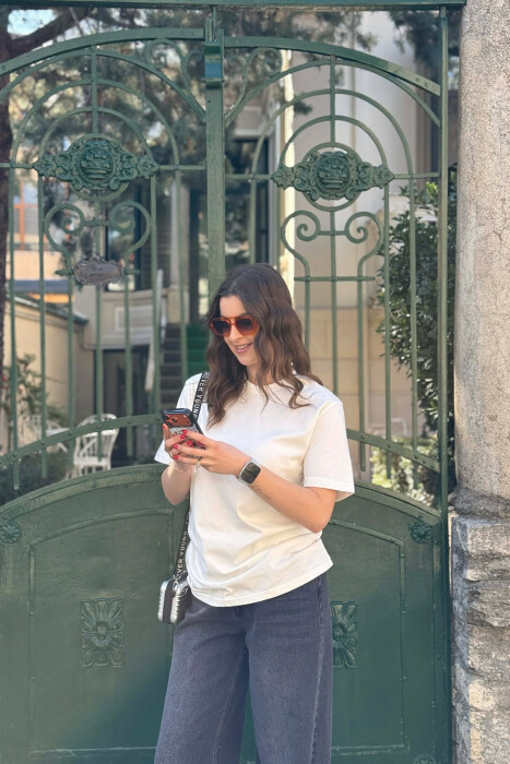 T-SHIRT I THJESHTE PER FEMRA NE NGJYRE KREM + 6 PALE ÇORAPE DHURATE - 3