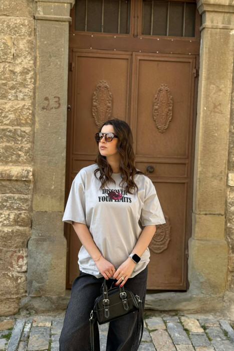 T-SHIRT I THJESHTE PER FEMRA NE NGJYRE GRI TE ZBARDHUR + 6 PALE ÇORAPE DHURATE - 3