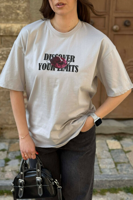 T-SHIRT I THJESHTE PER FEMRA NE NGJYRE GRI TE ZBARDHUR + 6 PALE ÇORAPE DHURATE - 5