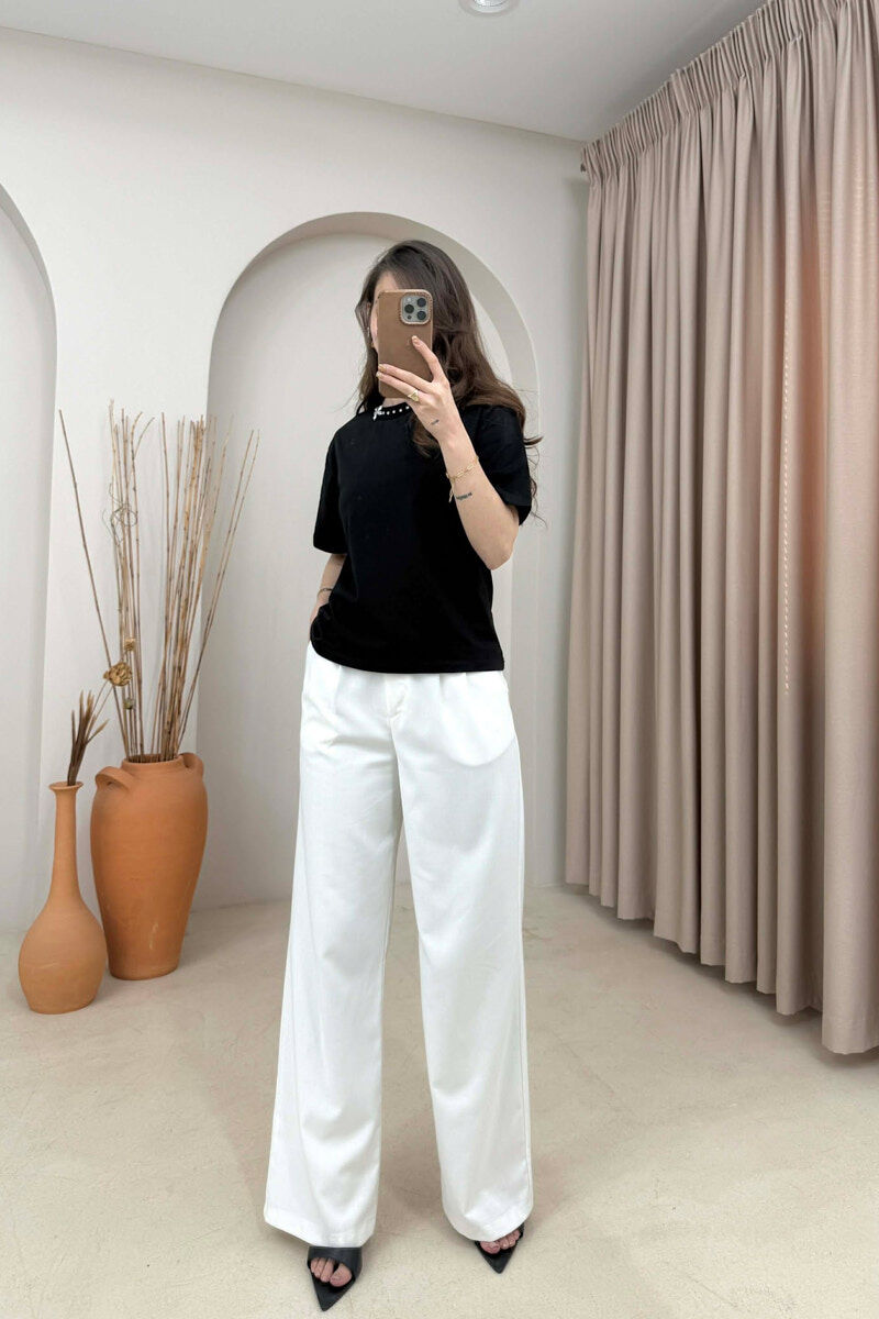 T-SHIRT ME DETAJE TEK PJESA E QAFES PER FEMRA NE NGJYRE TE ZEZE - 2