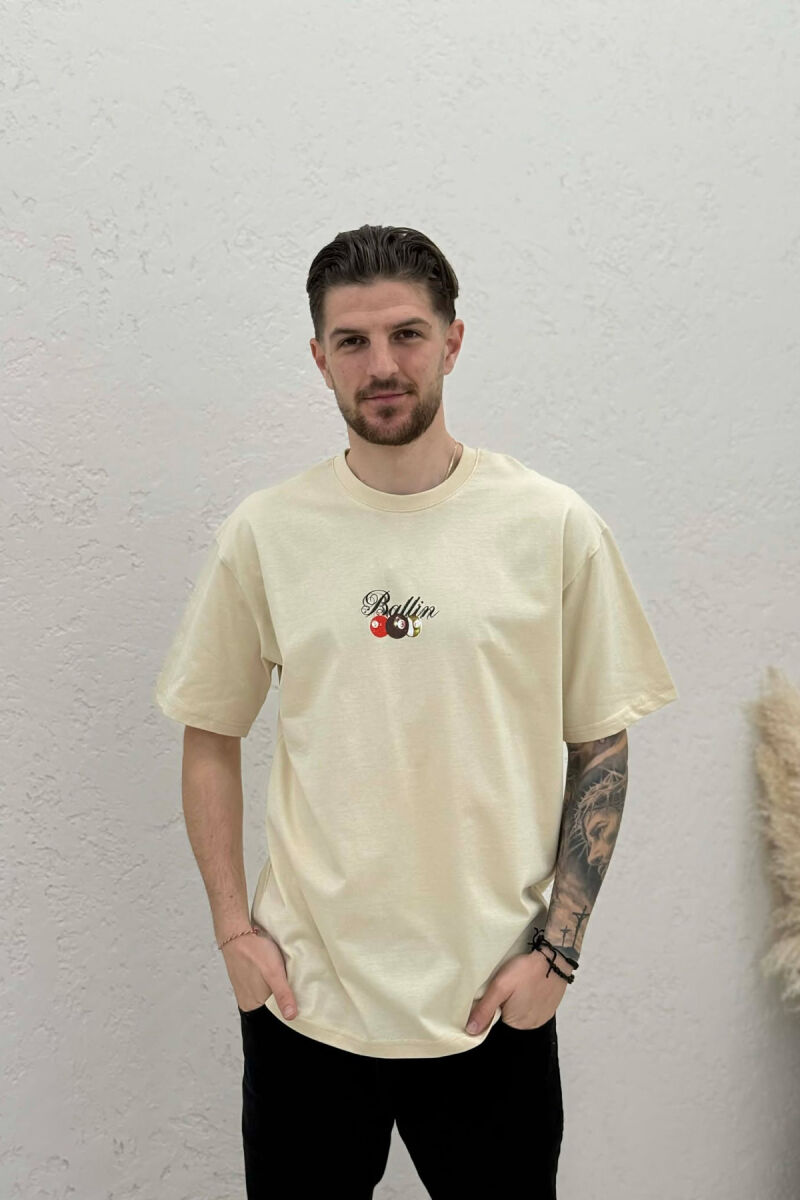 T-SHIRT ME IMAZH NE PJESEN PAS PER MESHKUJ NE NGJYRE BEZHE TE ZBARDHUR - 1