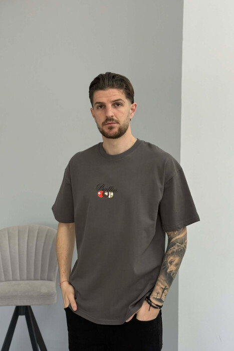 T-SHIRT ME IMAZH NE PJESEN PAS PER MESHKUJ NE NGJYRE GRI TE ERRET - 1