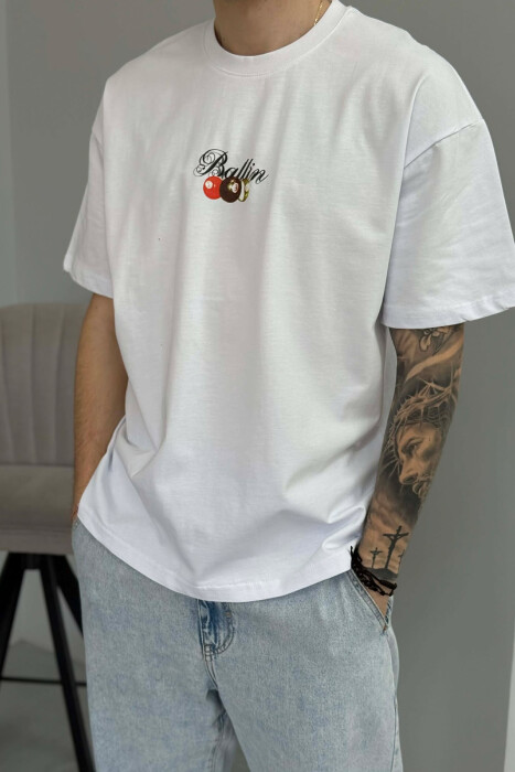 T-SHIRT ME IMAZH NE PJESEN PAS PER MESHKUJ NE NGJYRE TE BARDHE - 2