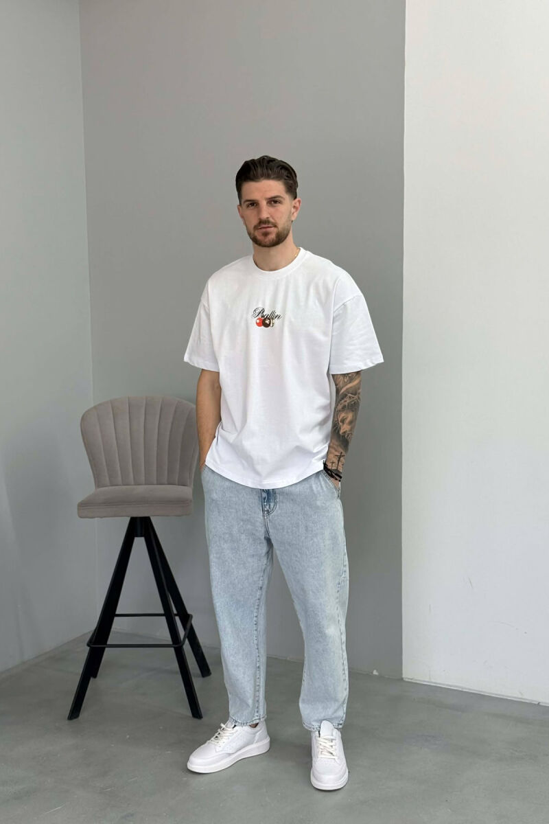 T-SHIRT ME IMAZH NE PJESEN PAS PER MESHKUJ NE NGJYRE TE BARDHE - 3