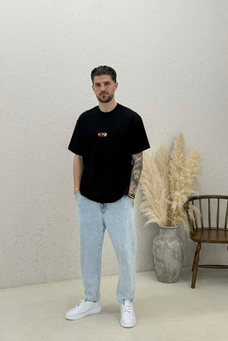 T-SHIRT ME IMAZH NE PJESEN PAS PER MESHKUJ NE NGJYRE TE ZEZE - 3