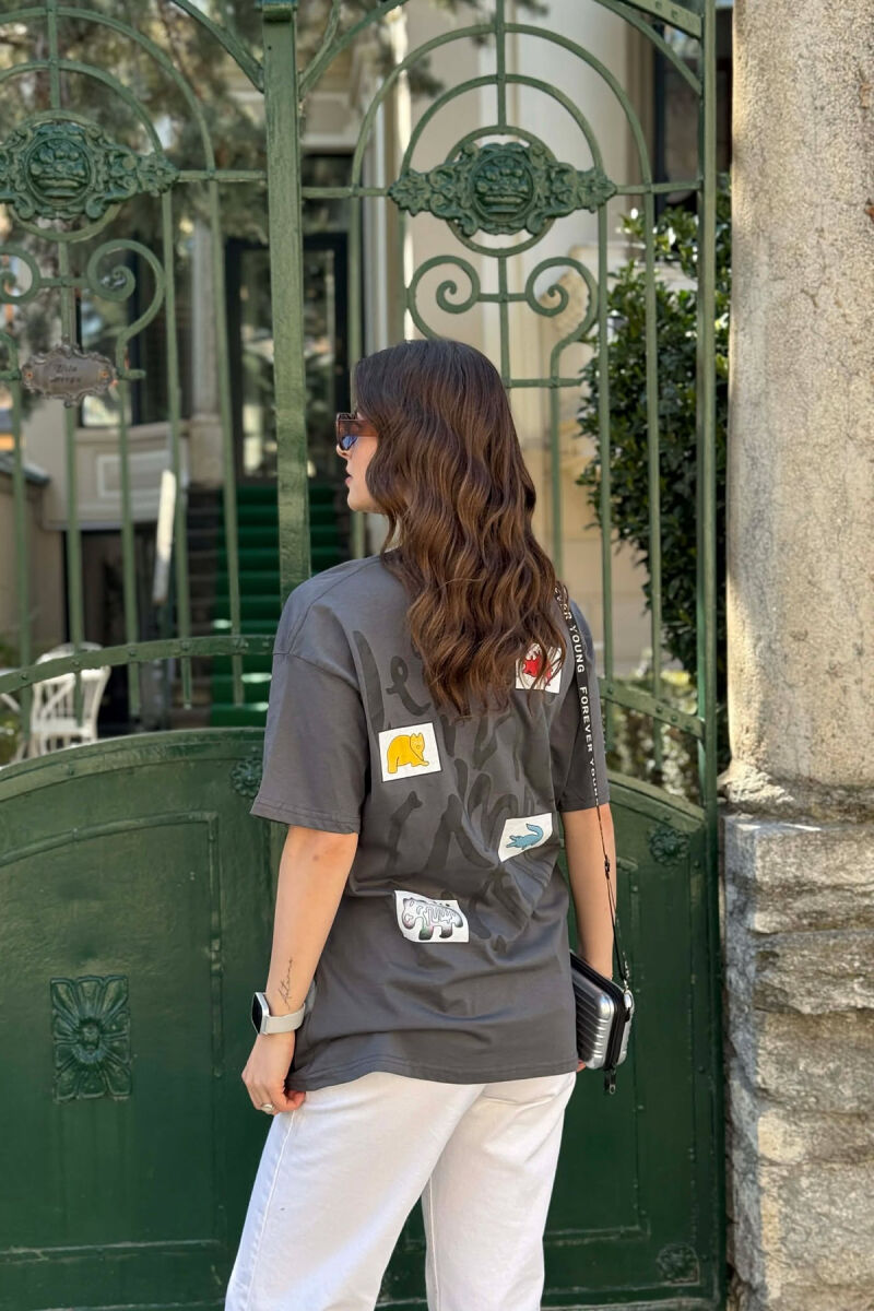 T-SHIRT ME IMAZH PARA & PAS PER FEMRA NE NGJYRE GRI + 6 PALE ÇORAPE DHURATE - 3